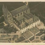 Luftaufnahme von Kirche und Kloster; am 17.11.1932 postalisch gelaufen